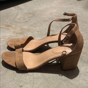 Elegant Tan Women's Heeled Sandals